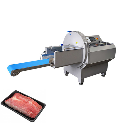 Industrielle Fleischschneide- und Hackmaschine zum Schneiden von gefrorenem Rindfleisch mit Auslaufband