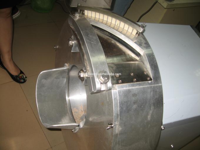 Die industriellen Pommes-Fritesherstellerchips, die Maschine für Kartoffel-Lotus-Wurzel-Aubergine/Rübe herstellen, streift Schneidemaschine ab